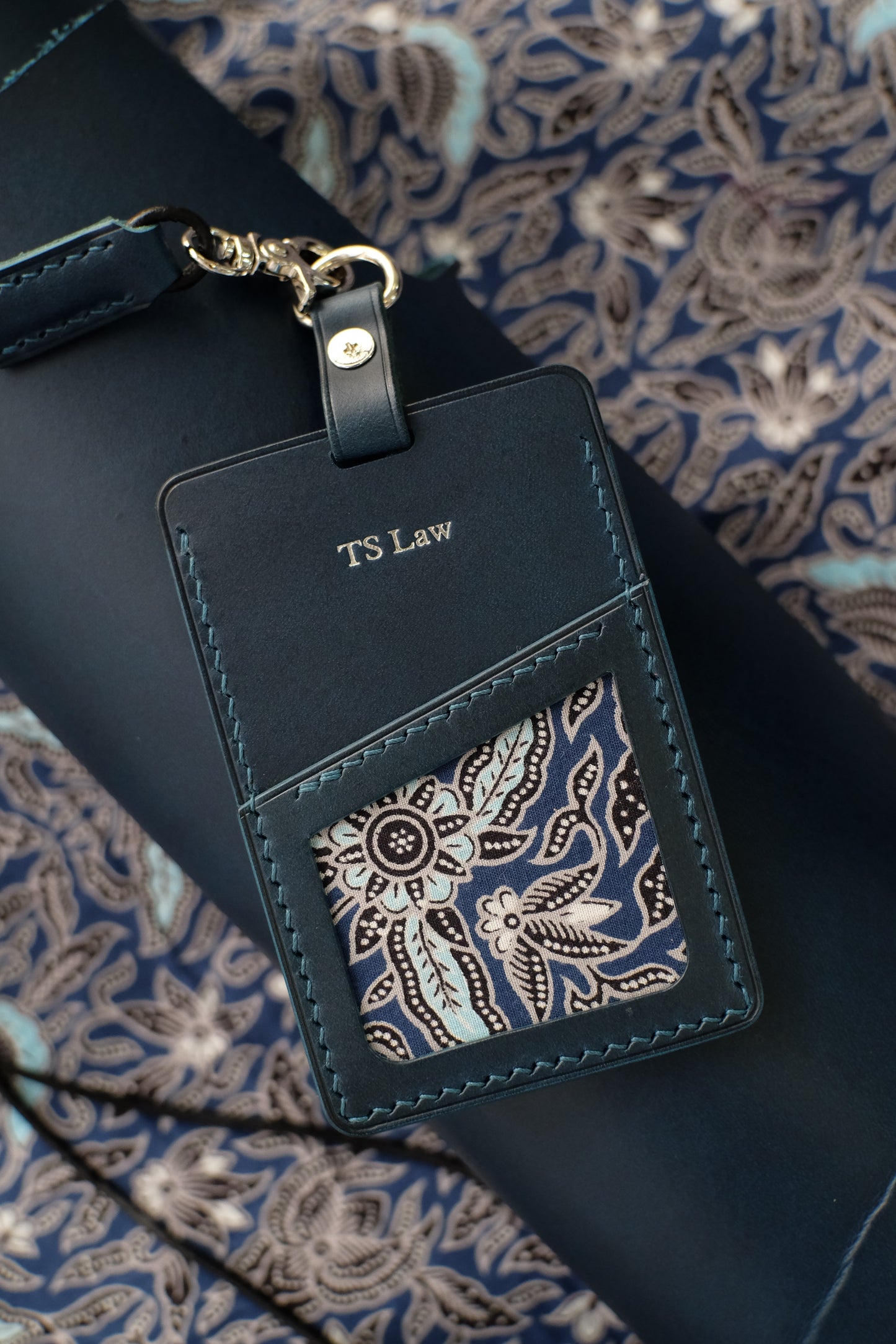 ID Tag Holder - 3 Slots [Vertical / Batik]